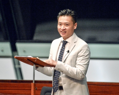 鄭泳舜促政府增強託兒服務。資料圖片
