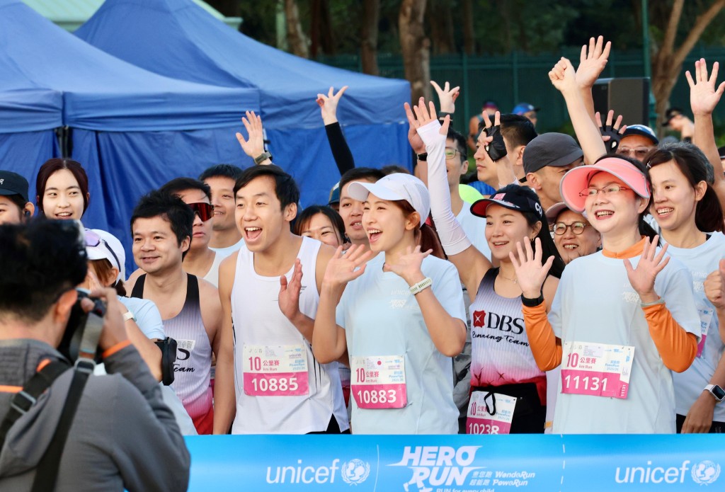 星级跑手的曹星如起跑时排头位。徐嘉华摄