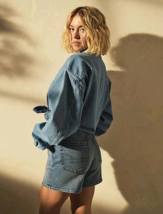 雖然因為該牛仔褲廣告備受抨擊，但Sydney仍跟品牌合作，早前才公開新一輯廣告。