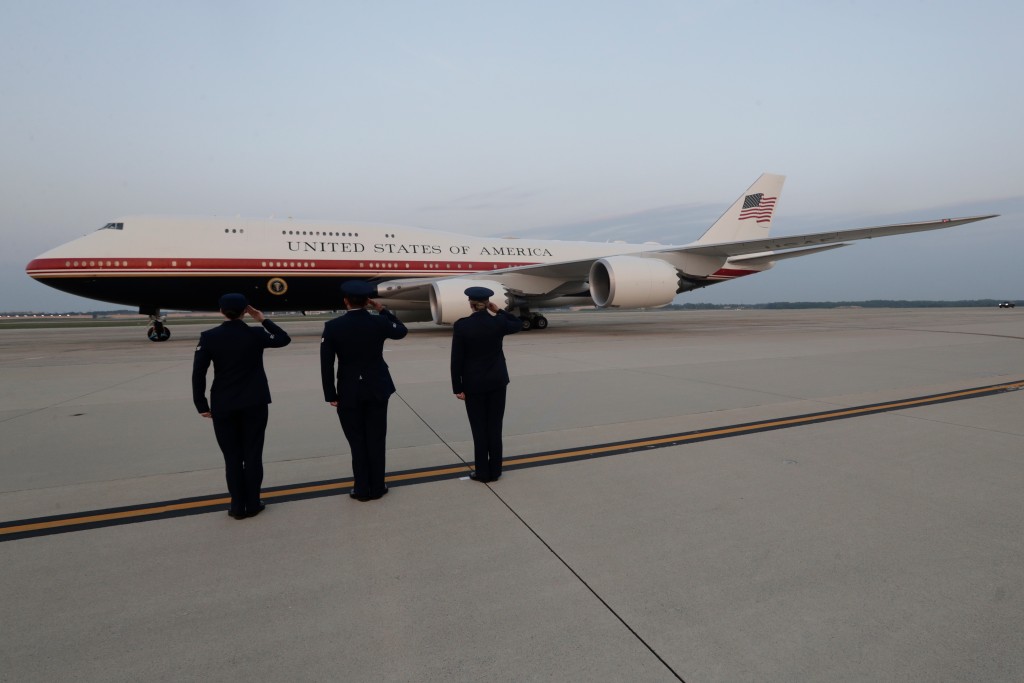新空军一号机龄约14年,由波音747-800客机改造。美联社 新空军一号机龄约14年,由波音747-800客机改造。美联社