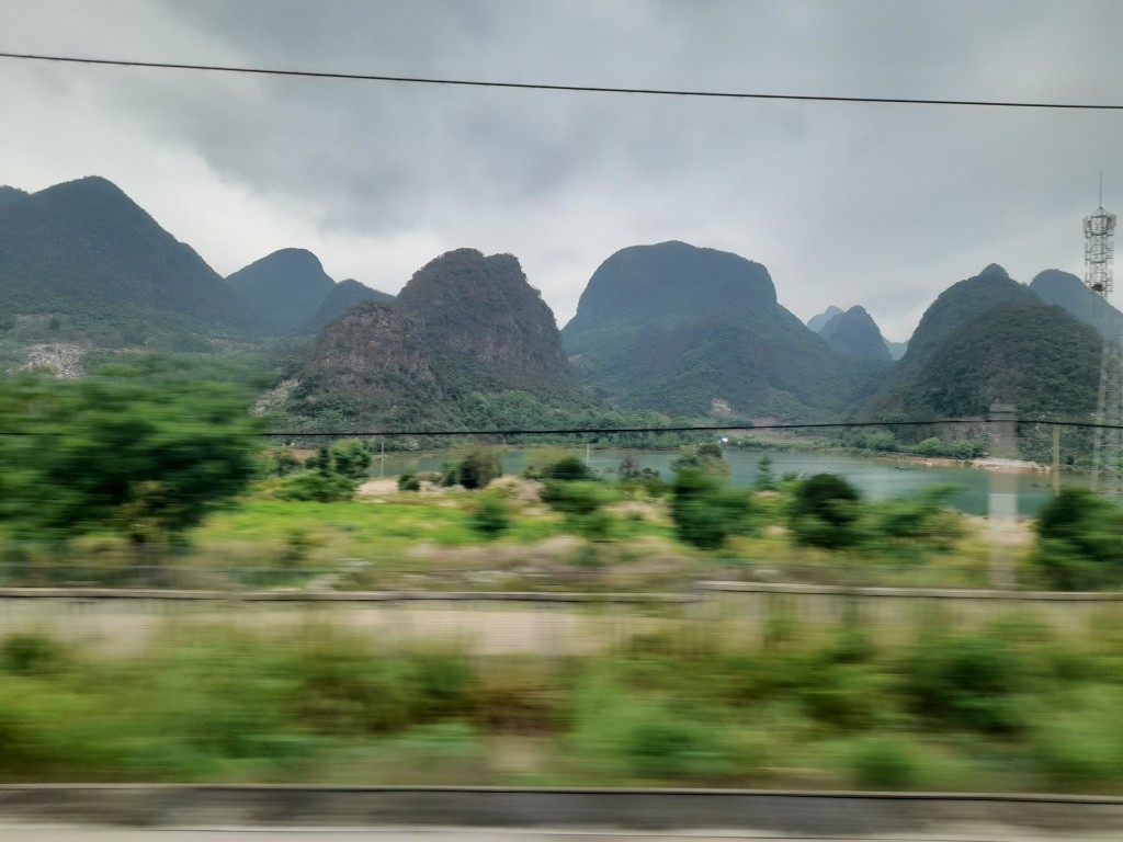 香港出发北上的部分路线也会经过桂林。