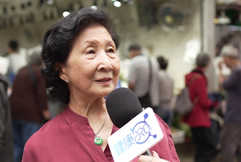 关太对于营养奶粉中有棕榈仁油和精盐等成份，感到相当惊讶。