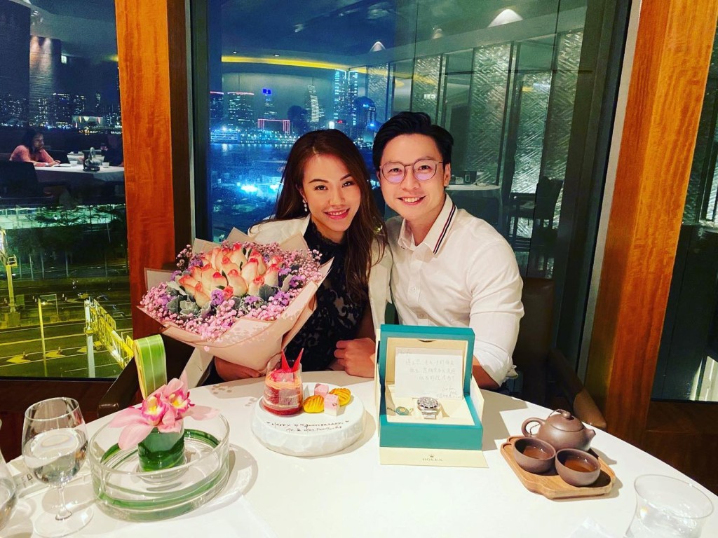 網民起底陳sir和太太曾在四季酒店進膳,亦收到勞力士作為禮物。網上圖片 網民起底陳sir和太太曾在四季酒店進膳,亦收到勞力士作為禮物。網上圖片