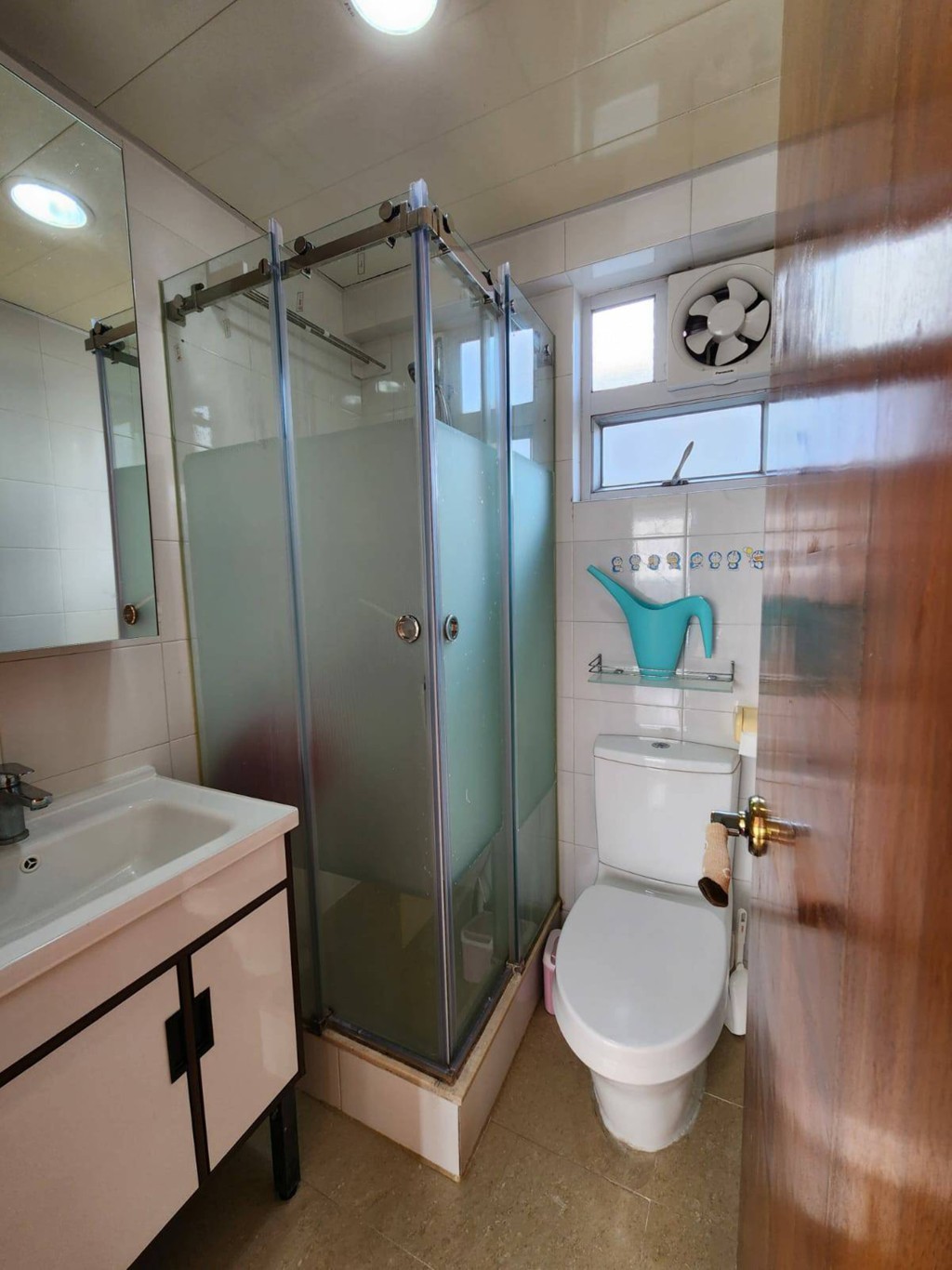 浴室为明厕设计，有利于排走湿气。