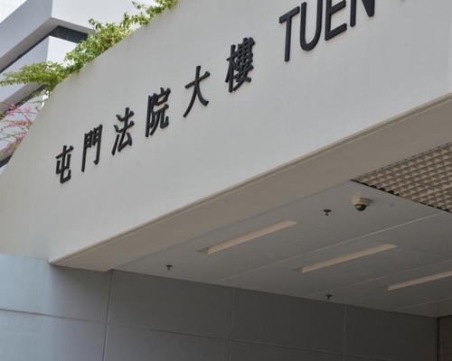 青年被控兩項管有攻擊性武器罪,今於屯門裁判法院承認控罪。資料圖片