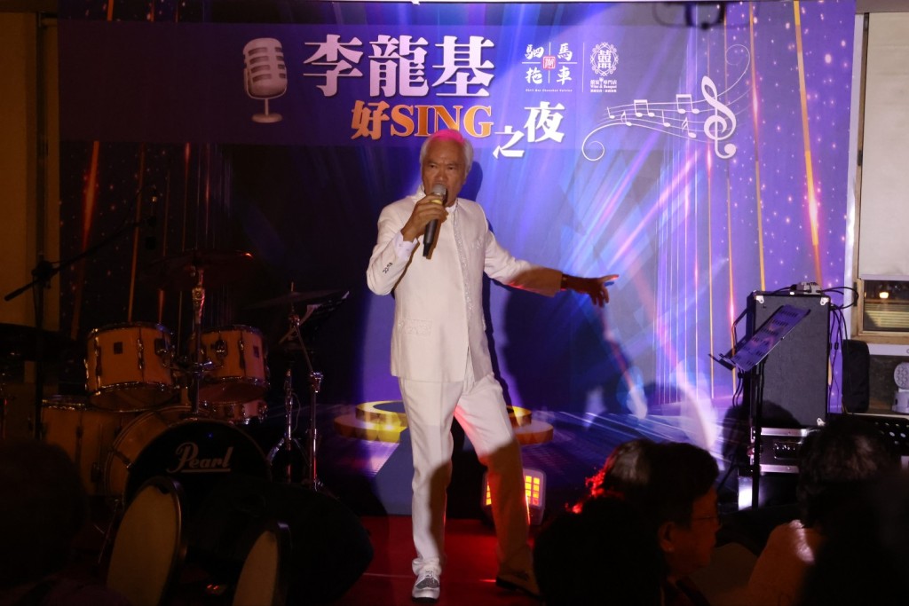 李龙基今年3月在香港仔某饭店演出一连两场《李龙基好SING之夜》。