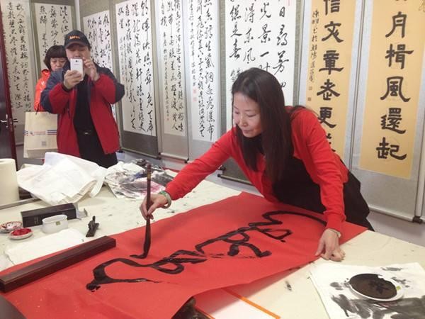 葉赫那拉·姝宏寫得一手好字,是位知名書法家。