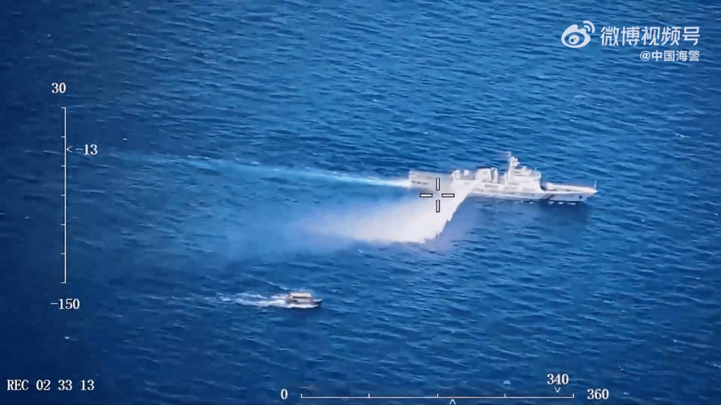 中國海警公開水炮驅趕影片，全程保持理性克制。