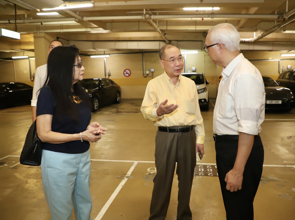 谢展寰表示，近年电动私家车占香港新登记私家车的比率显著上升。（谢展寰网志图片）