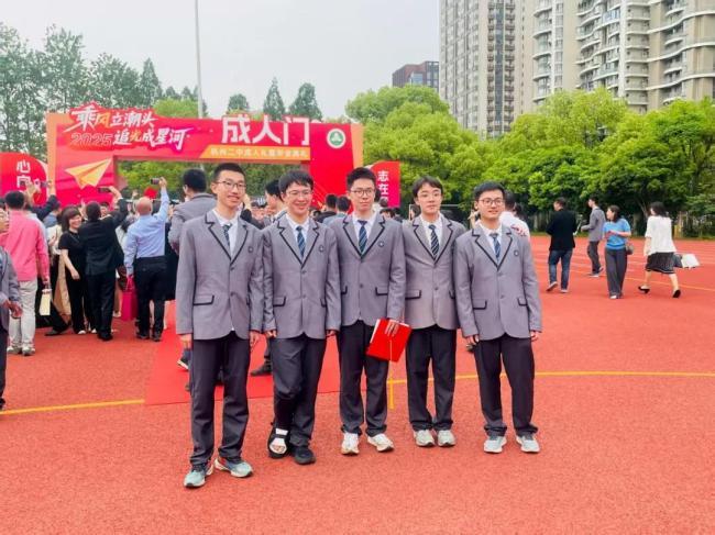 杭州第二中學濱江校區男生宿舍204寢室,6名室友盡入名校成為佳話。潮新聞 杭州第二中學濱江校區男生宿舍204寢室,6名室友盡入名校成為佳話。潮新聞