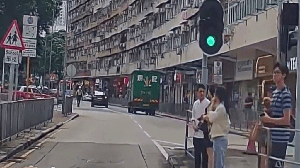 現場為新蒲崗景福街近景泰街交界。車Cam L FB