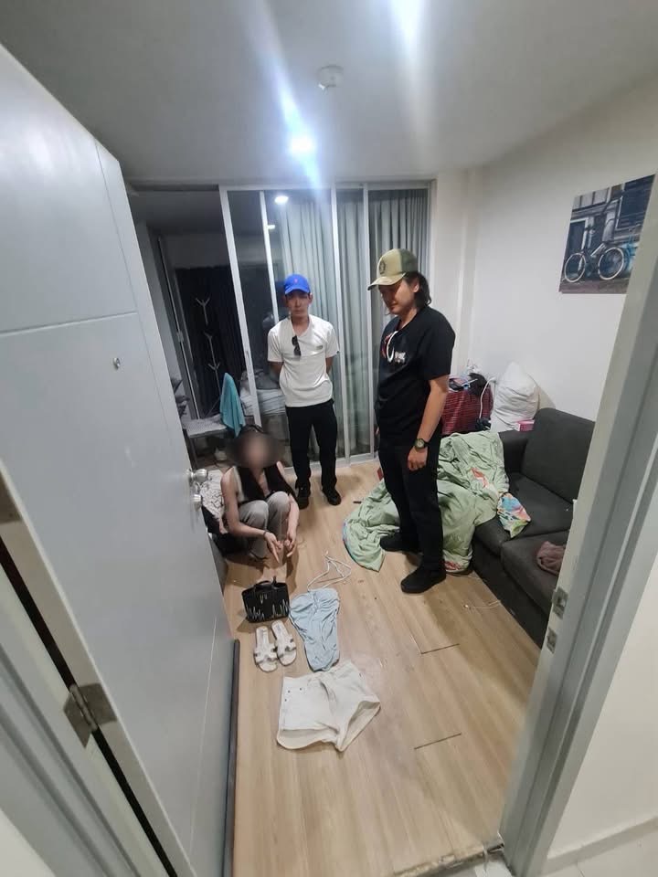 芭達雅警方拘捕涉案2人並起回凶器與贓物。 fb / Pattaya Tourist Police