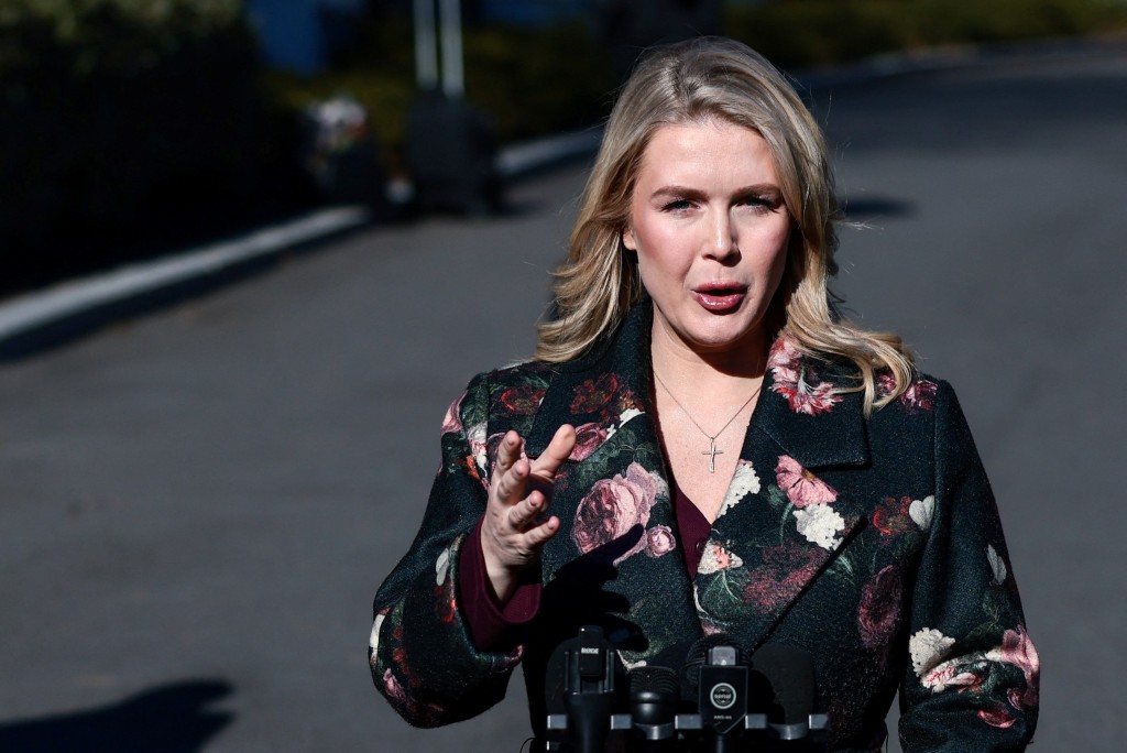 白宮發言人萊維特說，特朗普正在考慮對伊朗發動空襲，以阻止德黑蘭當局鎮壓抗議活動。路透社