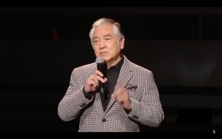 秦沛攬細佬，指爾冬陞都是他教，有甚麼不滿意就對他好了。