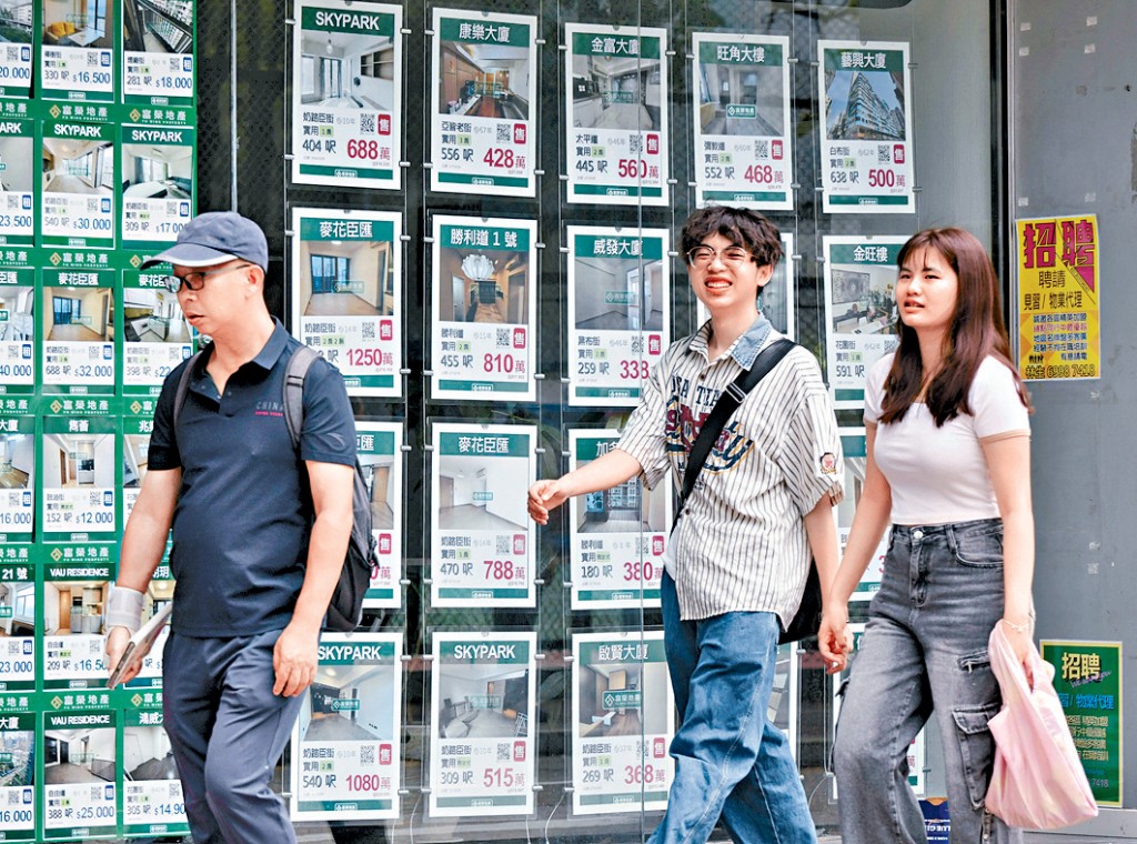 新盤市場接連推出銷售，帶動市場氣氛，加上部分向隅客回流二手市場，刺激二手屋苑睇樓活動。