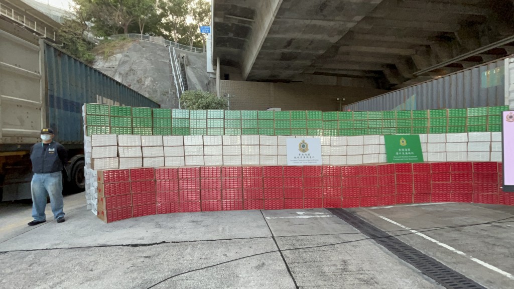 海關檢獲共約1522萬支懷疑未完稅香煙，估計市值約6800萬元，應課稅值約5000萬元。