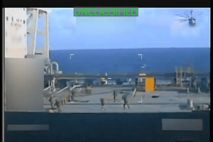 美司法部長邦迪在X平台公布美國部隊在委內瑞拉外海扣押一艘委國油輪的畫面截圖。X@AGPamBondi 美司法部長邦迪在X平台公布美國部隊在委內瑞拉外海扣押一艘委國油輪的畫面截圖。X@AGPamBondi