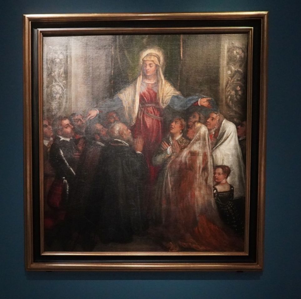 《慈悲聖母》以身穿紅衣的聖母為畫面重心，提香還把自己和家人都畫進畫裏去。