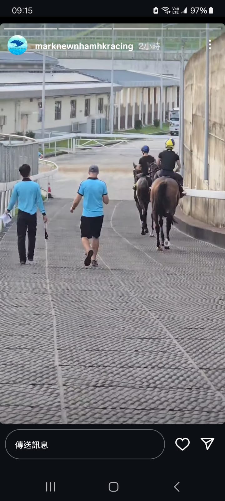廖康銘天未光已經在從化處理廐務，細心觀看各駒操練。 相片來源：廖康銘ig