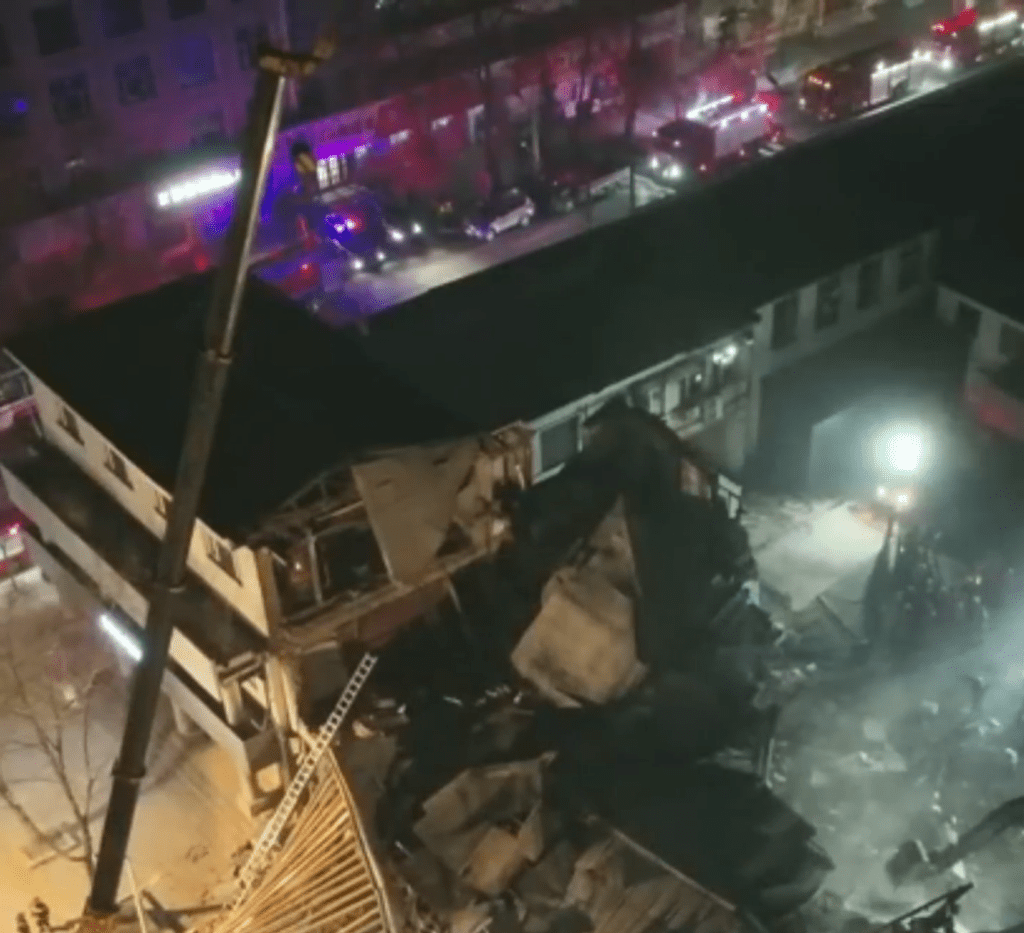 黑龍江一建築物坍塌，9人被困。