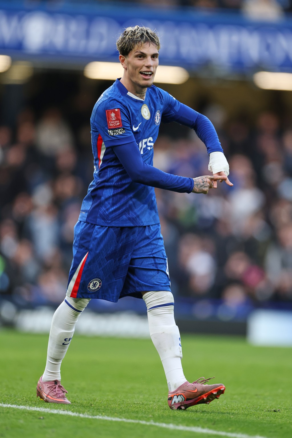 加拿祖表现差被蓝狮球迷柴台。美联社 加拿祖表现差被蓝狮球迷柴台。美联社