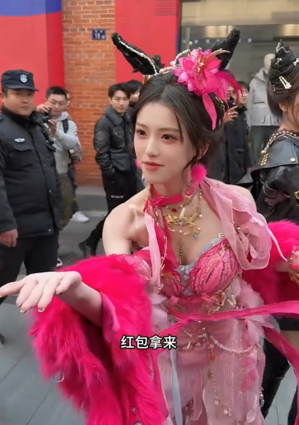 「我不叫龍蝦」抖音粉絲達579萬。IG 「我不叫龍蝦」抖音粉絲達579萬。IG