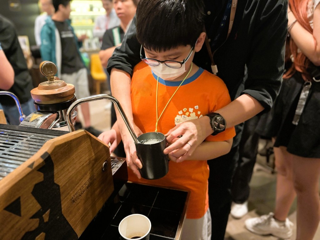 江柏廷亦曾參加「咖啡學堂」活動，拓展他在不同方面的興趣。受訪者提供