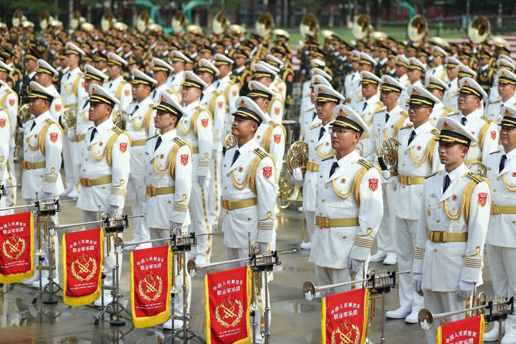 中國人民解放軍聯合軍樂團在進行訓練。中新社 中國人民解放軍聯合軍樂團在進行訓練。中新社