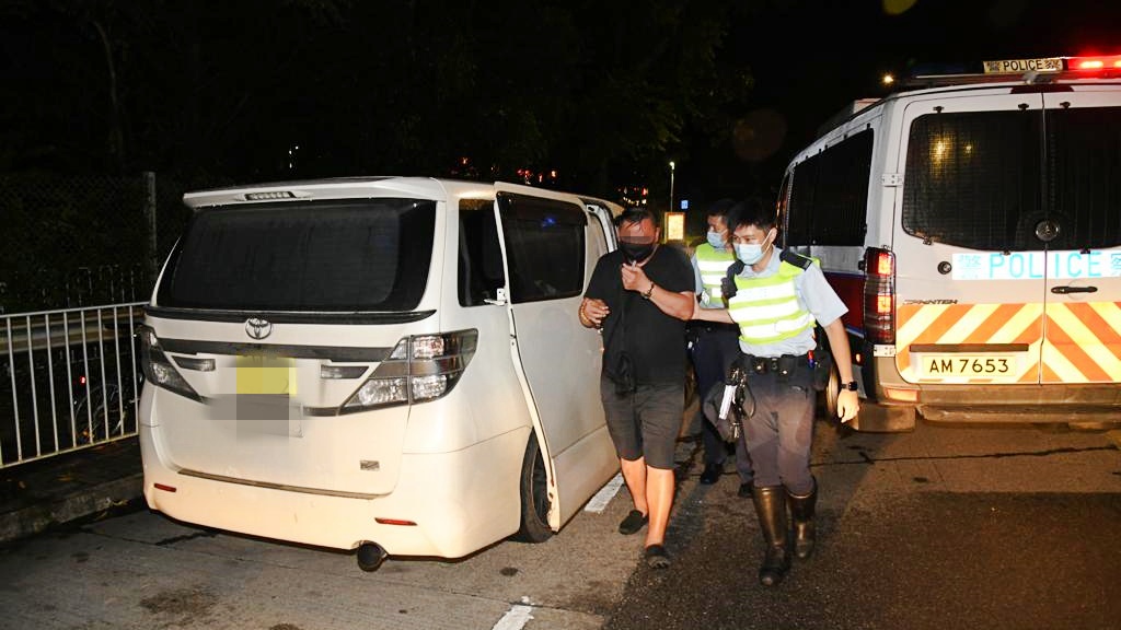 48歲男司機涉酒後駕駛被捕。