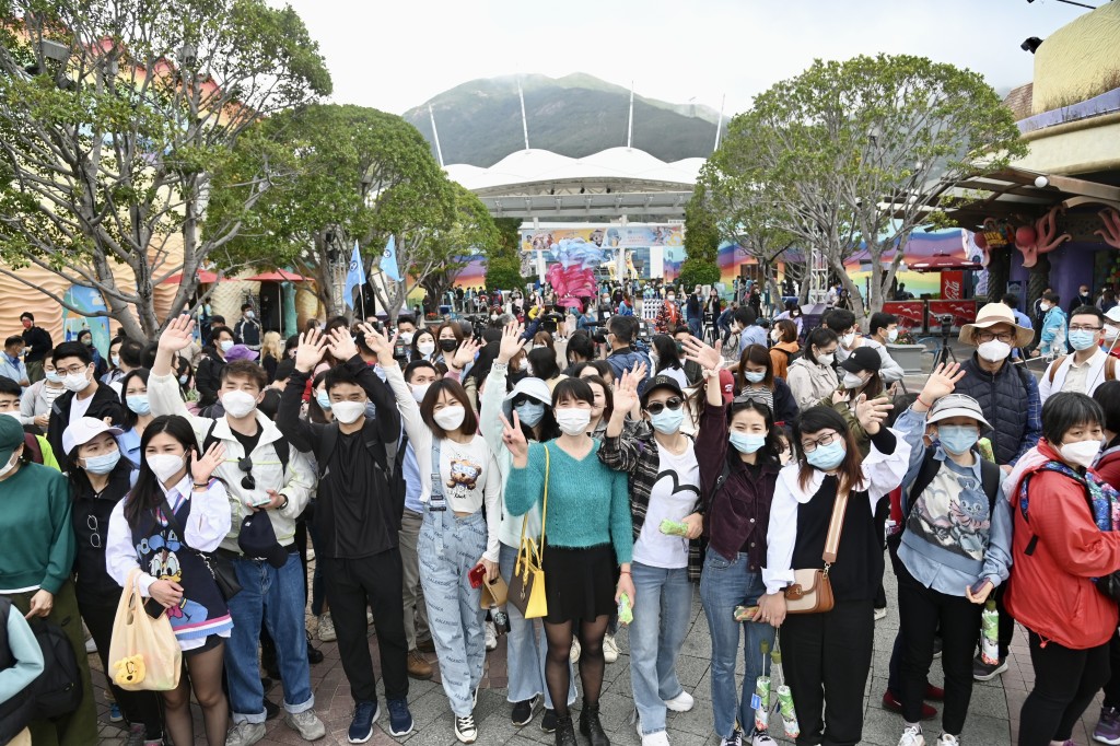 恢復通關，海洋公園也再見內地客。