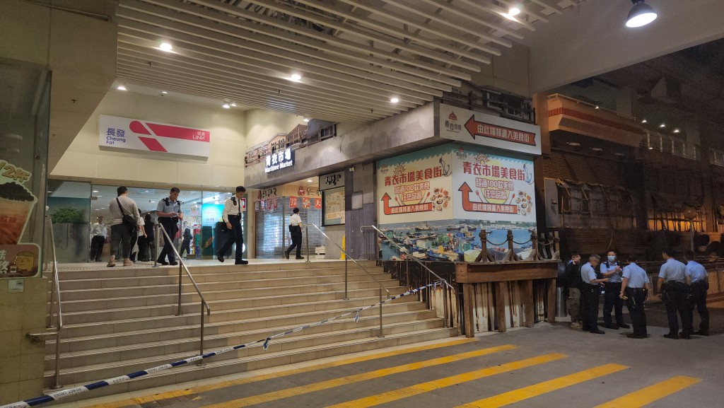 大批警員趕往現場調查。