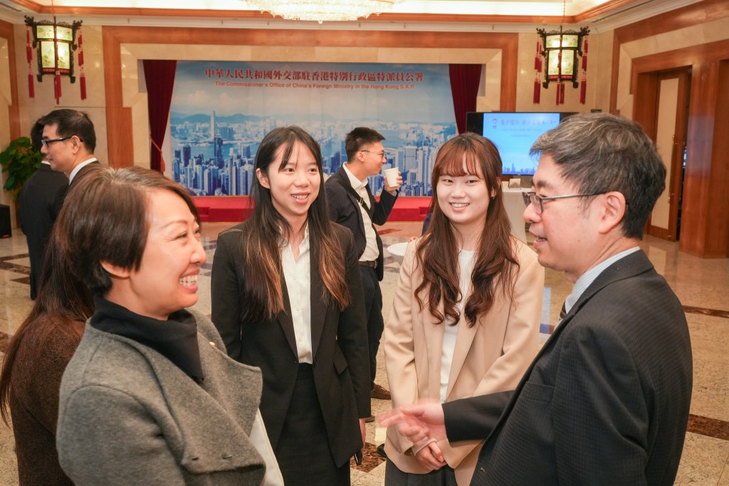 律政司與外交部駐港公署合辦宣介會，推廣兩個特別為香港青年法律人才而設的重要項目。林定國FB