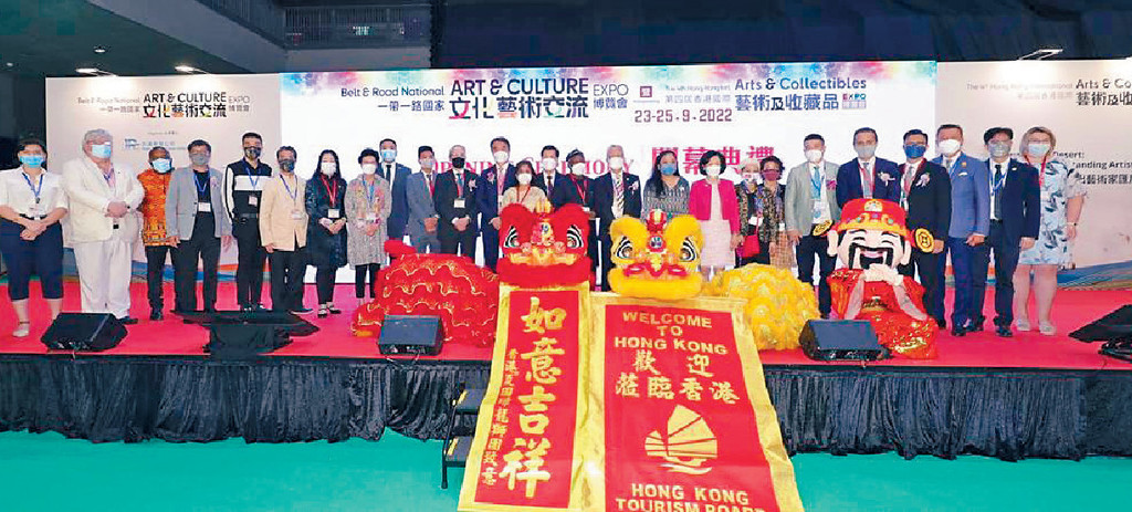 ■主辦單位梁天富主持開幕禮，出席的還有葉劉淑儀和多國駐港領事。

