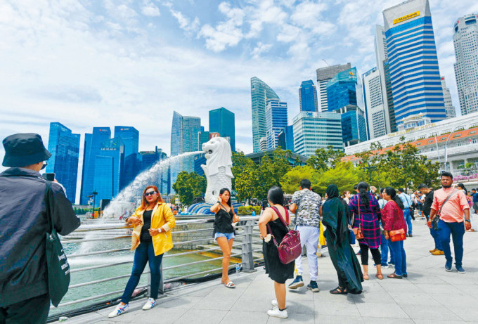 王騰憶認為，香港及新加坡的競爭是正面的，兩地都是依賴區域性經濟發展，