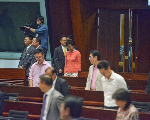 行政長官林鄭月娥(置中)。
