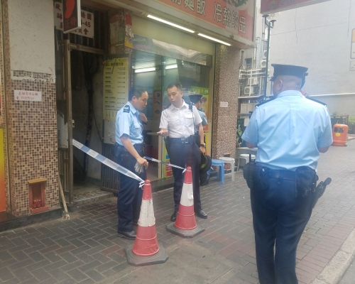 警員封鎖大廈調查。 歐陽光偉攝