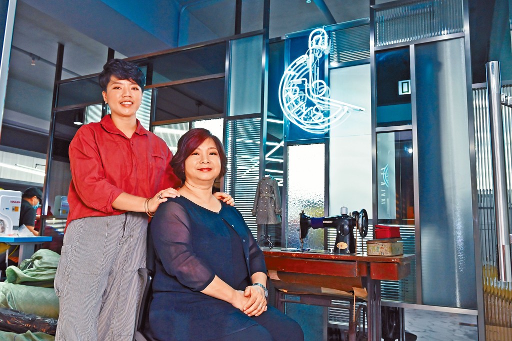 睿程是姜葛蘭琴（右）於2018年成立的社企，其攻讀時裝設計的女兒姜美而（Kadri左）之後加入成為品牌美術總監。