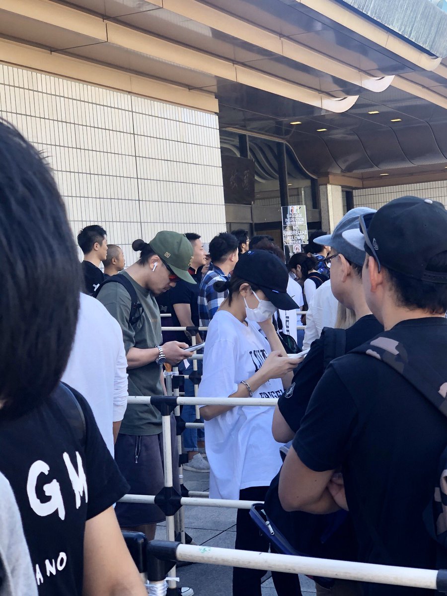 川口與矢地遭撞正齊入場睇格鬥賽。