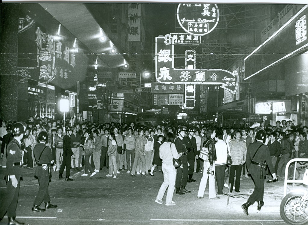 1984年的士罷駛引發騷亂,大批群眾集結在旺角彌敦道。資料圖片 1984年的士罷駛引發騷亂,大批群眾集結在旺角彌敦道。資料圖片