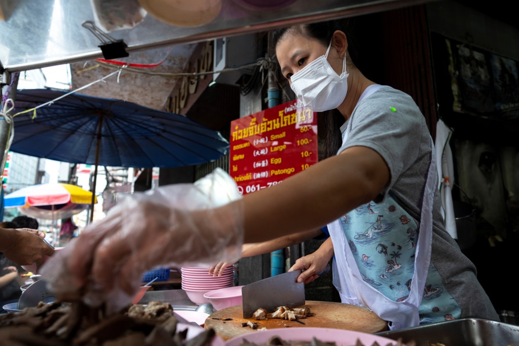 泰國地道小食一向深受旅客喜愛。路透社