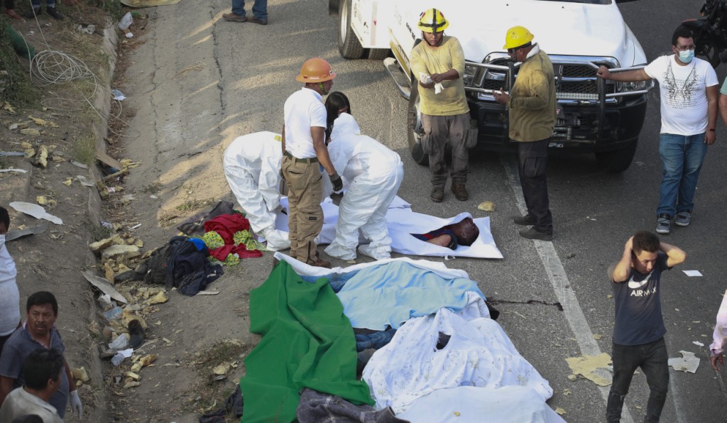 墨西哥南部发生严重车祸，已致49人死亡58人受伤。AP图片
