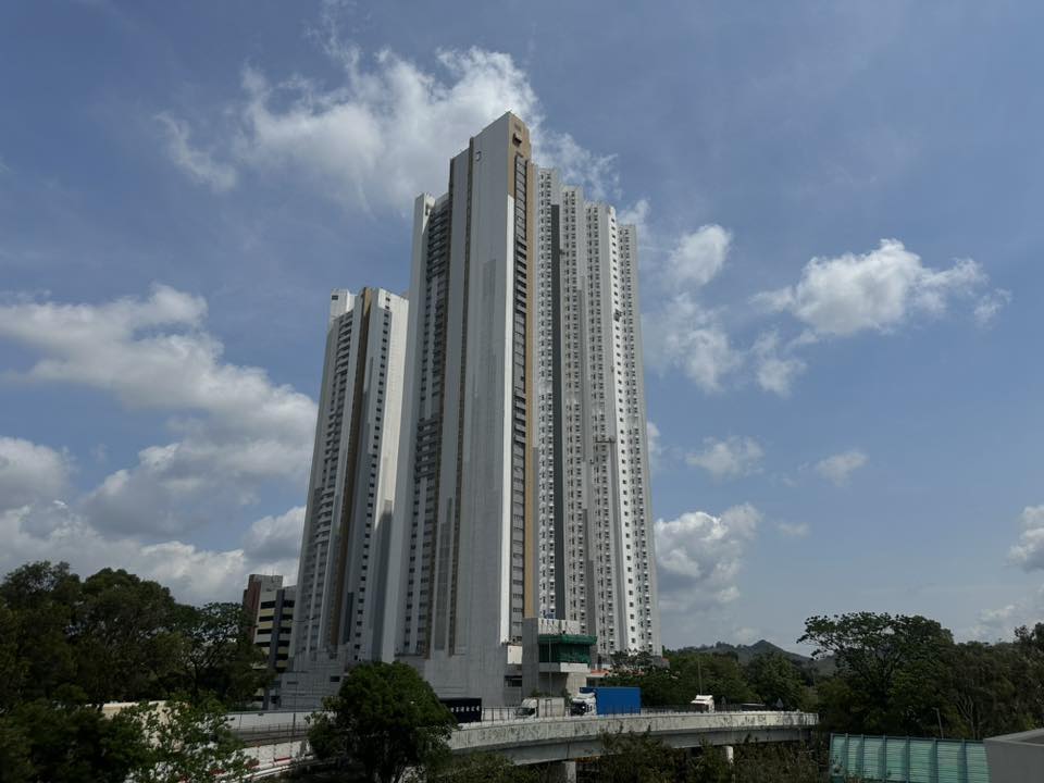 有港男本月初在facebook群組「公屋討論區 - 香港facebook群組」上載獲派上水新樓彩 石邨琥珀樓的「配房通知信」相片報喜, 指申請一人公屋「等了16年,終於畢業」。fb「公屋討論區 - 香港facebook群組」截圖 有港男本月初在facebook群組「公屋討論區 - 香港facebook群組」上載獲派上水新樓彩 石邨琥珀樓的「配房通知信」相片報喜, 指申請一人公屋「等了16年,終於畢業」。fb「公屋討論區 - 香港facebook群組」截圖