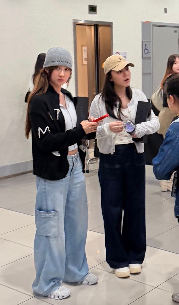 鍾柔美、姚焯菲捧場,未有公開與炎明熹合照。 鍾柔美、姚焯菲捧場,未有公開與炎明熹合照。