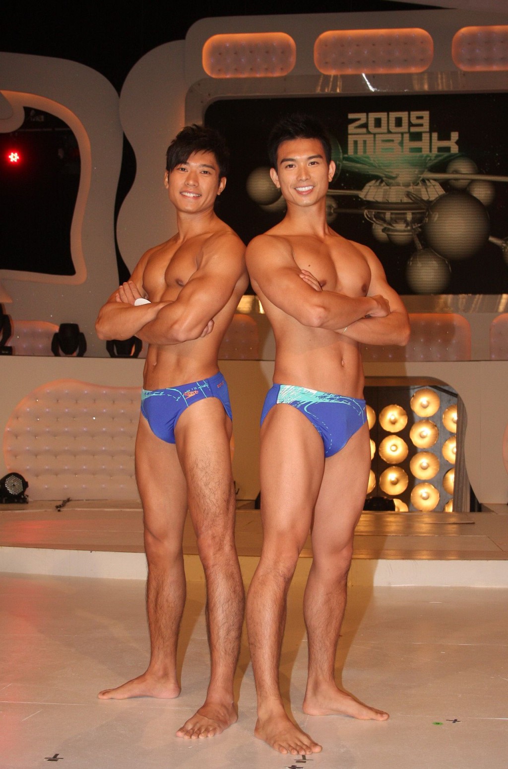 吴云甫曾选港男，同届男星还包括《爱回家》的「Terry」李伟健（左）。