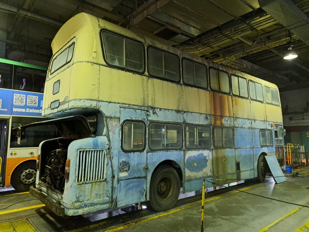 珍宝巴士是香港第一代后置引擎巴士，其车尾呈凹型设计。城巴提供照片
