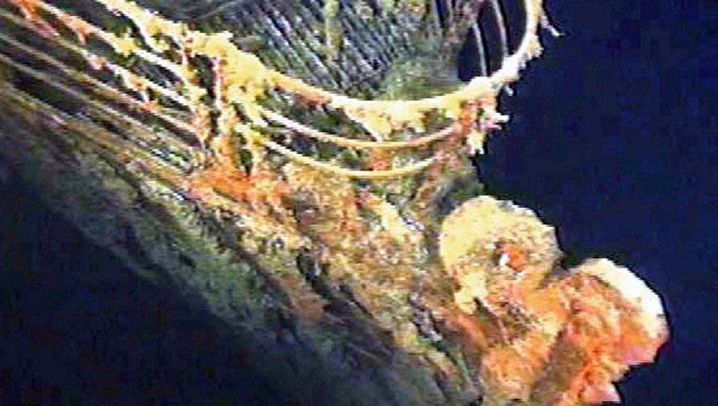 铁达尼号残骸藏身3800米大西洋海底。