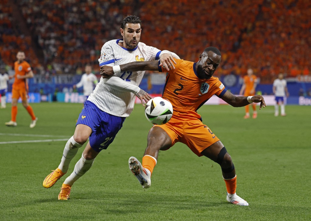 法国和荷兰今场合共只有7次中目标攻门。Reuters