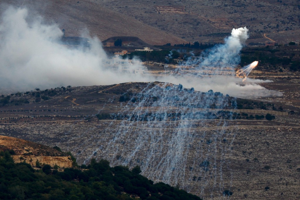 以軍被指使用美製白磷彈攻擊南黎巴嫩村莊，造成至少9名平民受傷。路透社