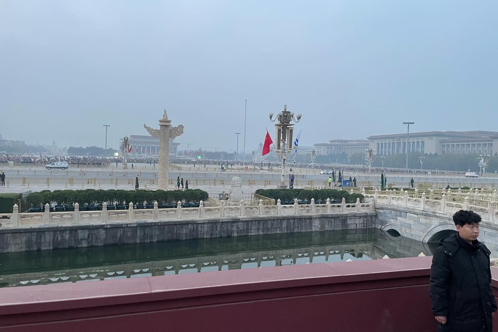 吳傑莊指代表交流團首次在天安門城樓上觀升旗，身為中華兒女，感到非常自豪和驕傲。吳傑莊fb