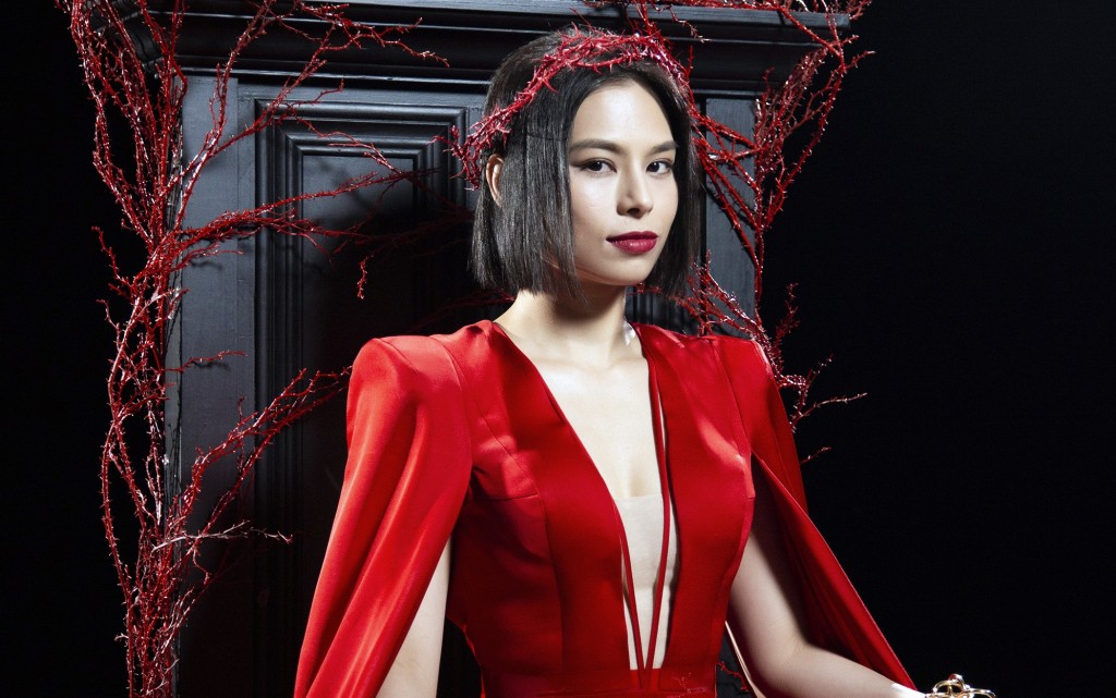 李幸倪（Gin Lee）为新歌《以爱情的罪名》拍摄「血腥」MV。